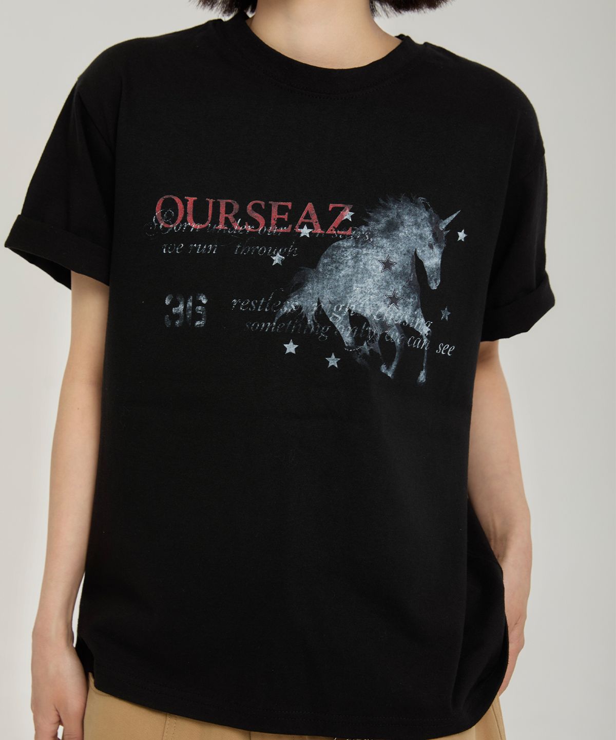 아워시즈(OURSEAZ) 유니콘 스머지 그래픽 티셔츠 - 블랙