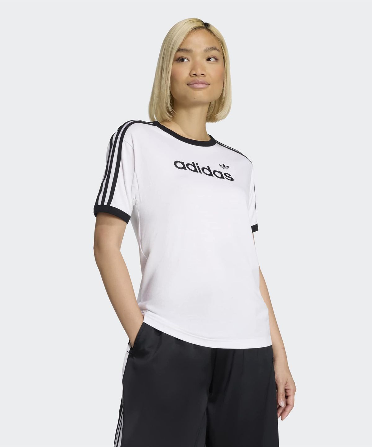아디다스(ADIDAS) 리니어 티셔츠 - 화이트:블랙 / KC9012