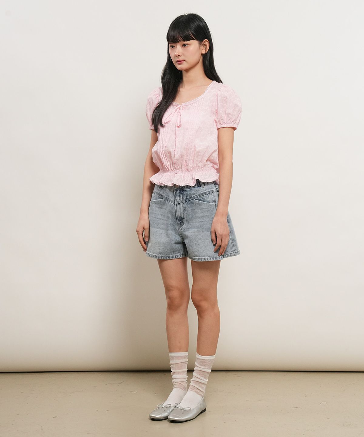 제너럴아이디어(GENERALIDEA) 원턱 와이드 데님 쇼츠 [LIGHT BLUE] / GF2LHP522