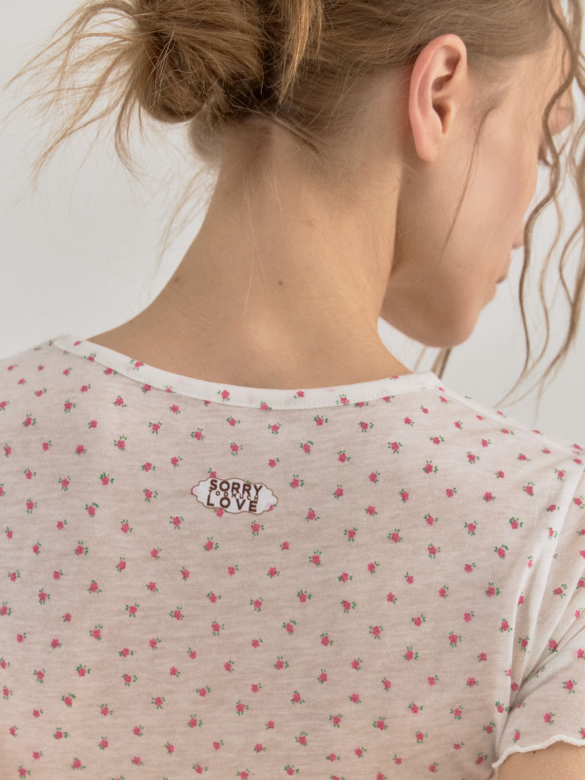 쏘리, 투 머치 러브(SORRY, TOO MUCH LOVE) Pink Motel Statement Tee_Ivory