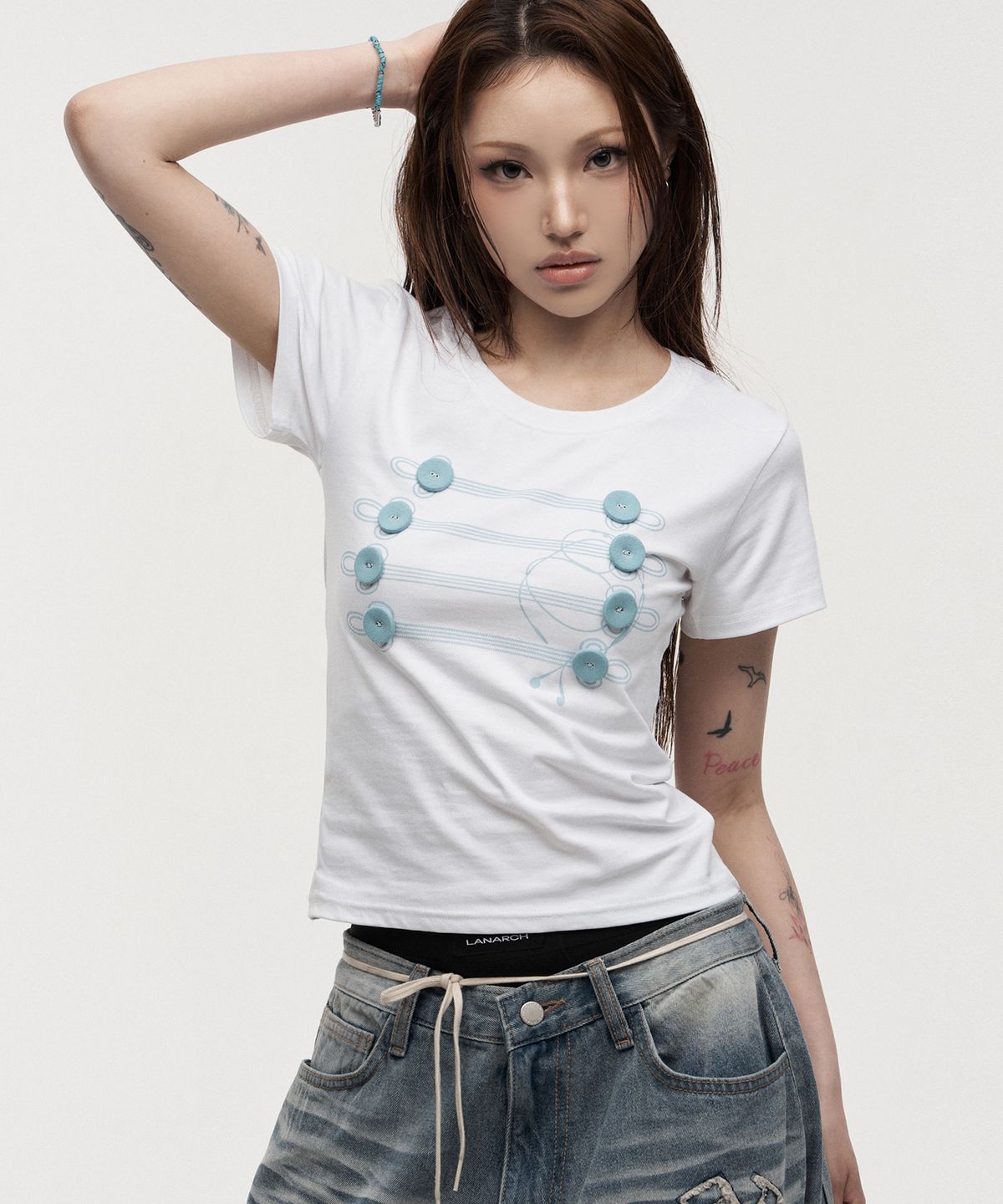 랜 아카이브(LANARCHIVE) [0140] 나폴레옹 이어폰 그래픽 우먼 반팔 티셔츠 - 화이트