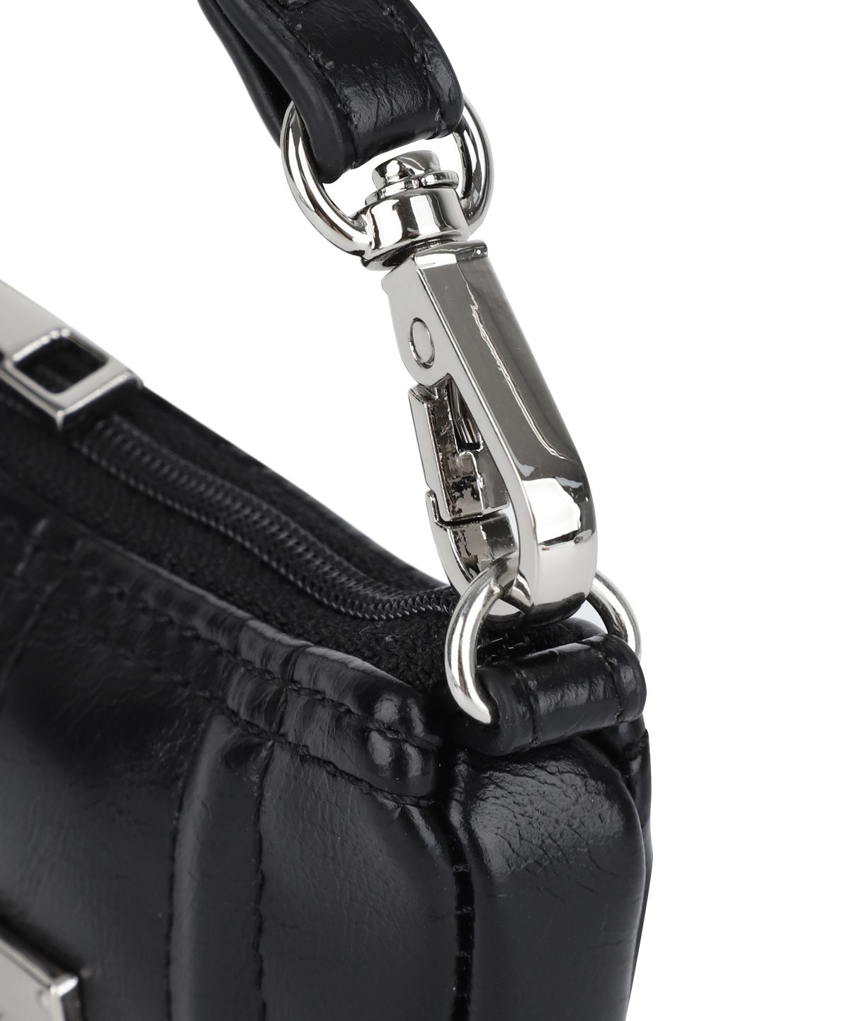 마뗑킴(MATIN KIM) HALF SHIRRING RIBBON CHARM IN BLACK
