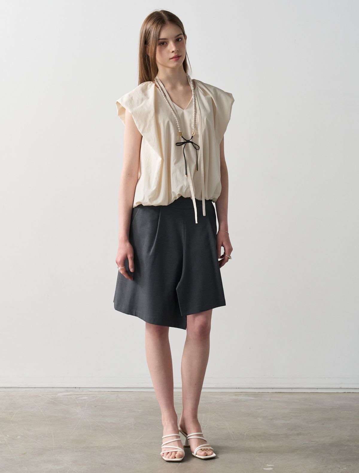 르이엘(LE YIEL) Shirring Volume Blouse_Ivory 셔링 볼륨 블라우스_아이보리