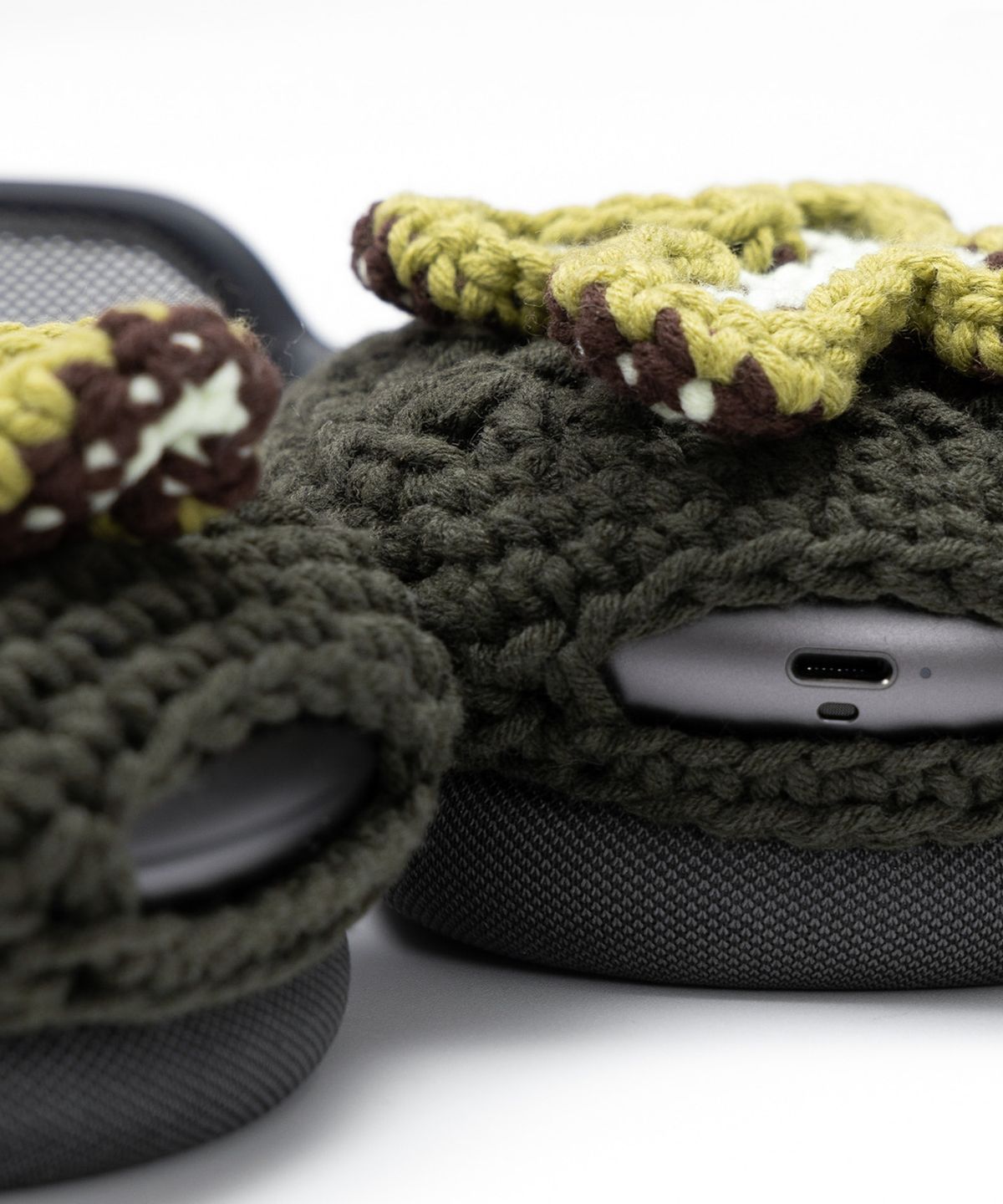 이우가마카라스(IUGAMAKARAS) Crochet Max Case (Avocado)