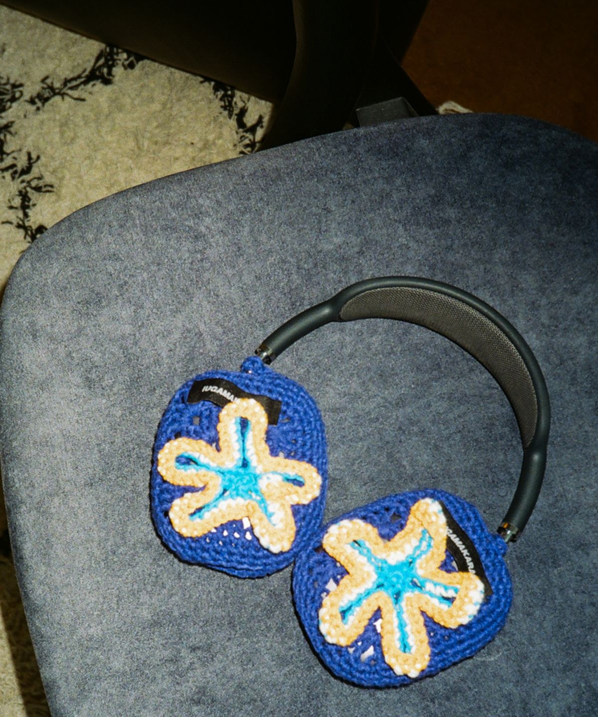 이우가마카라스(IUGAMAKARAS) Crochet Max Case (Sea Flower)