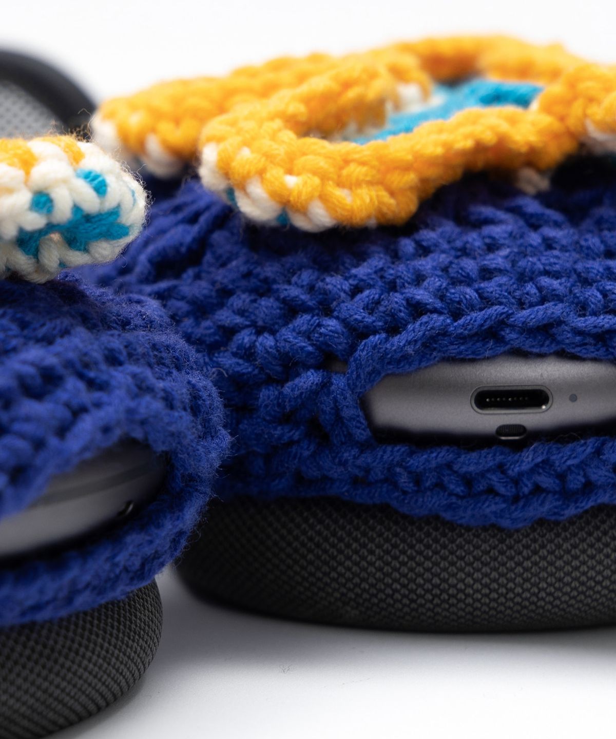 이우가마카라스(IUGAMAKARAS) Crochet Max Case (Sea Flower)
