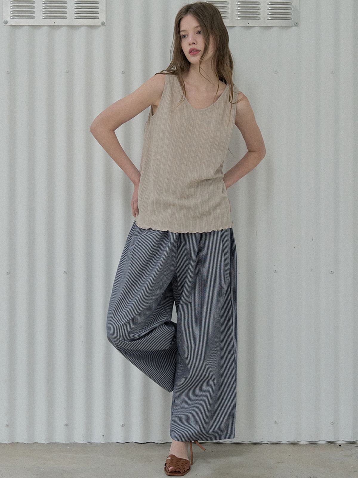 아방(AVANT-G) Knit Sleeveless Top - BEIGE
