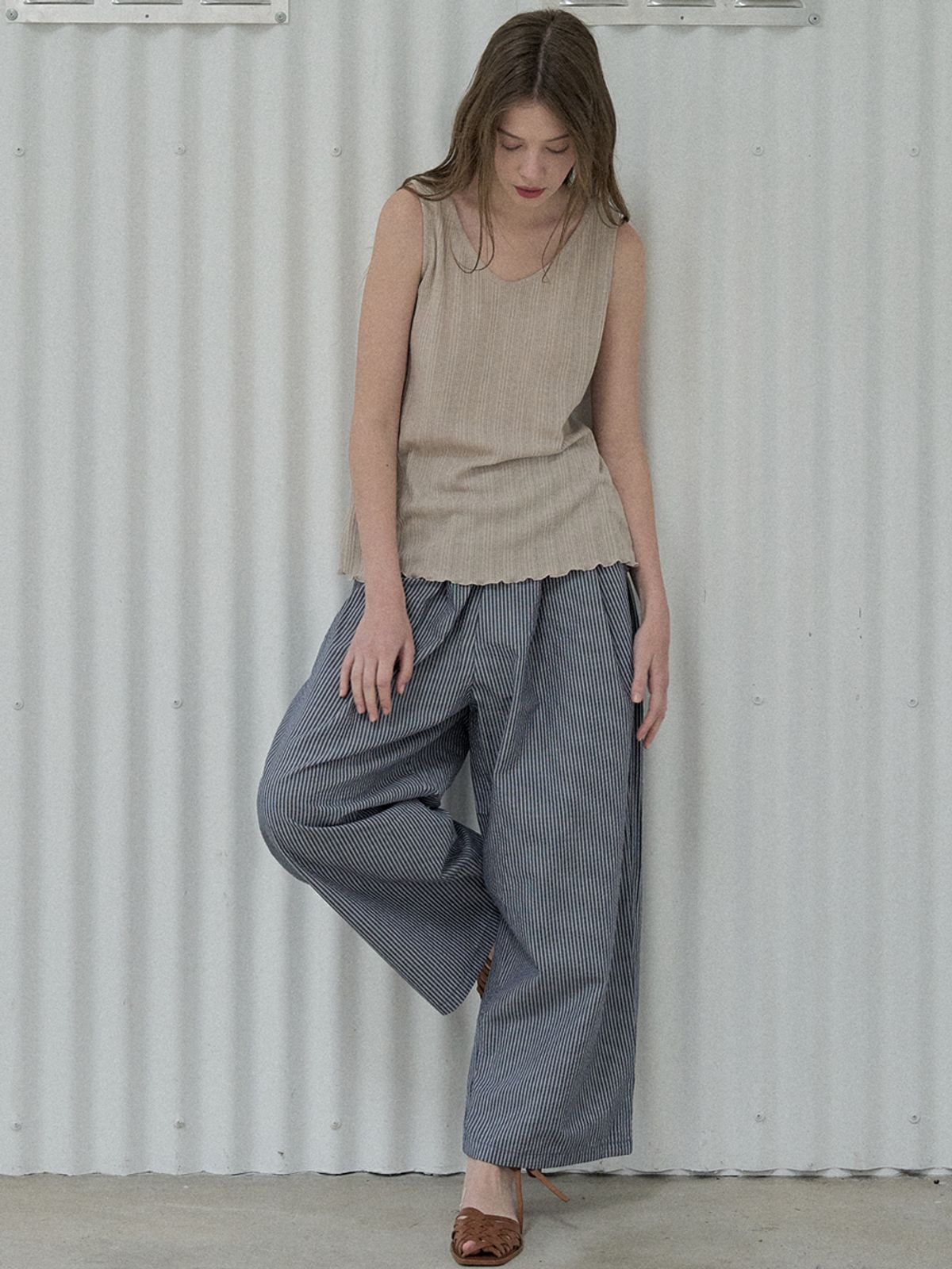 아방(AVANT-G) Knit Sleeveless Top - BEIGE