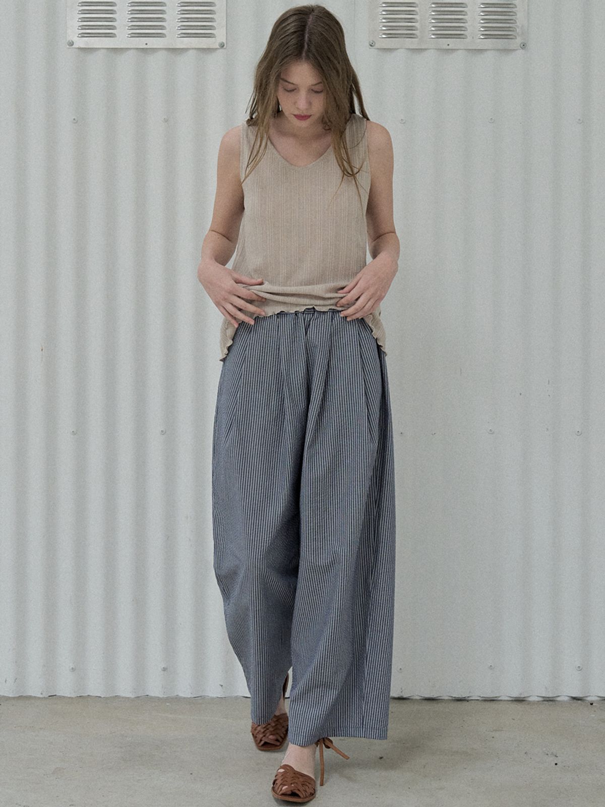 아방(AVANT-G) Knit Sleeveless Top - BEIGE