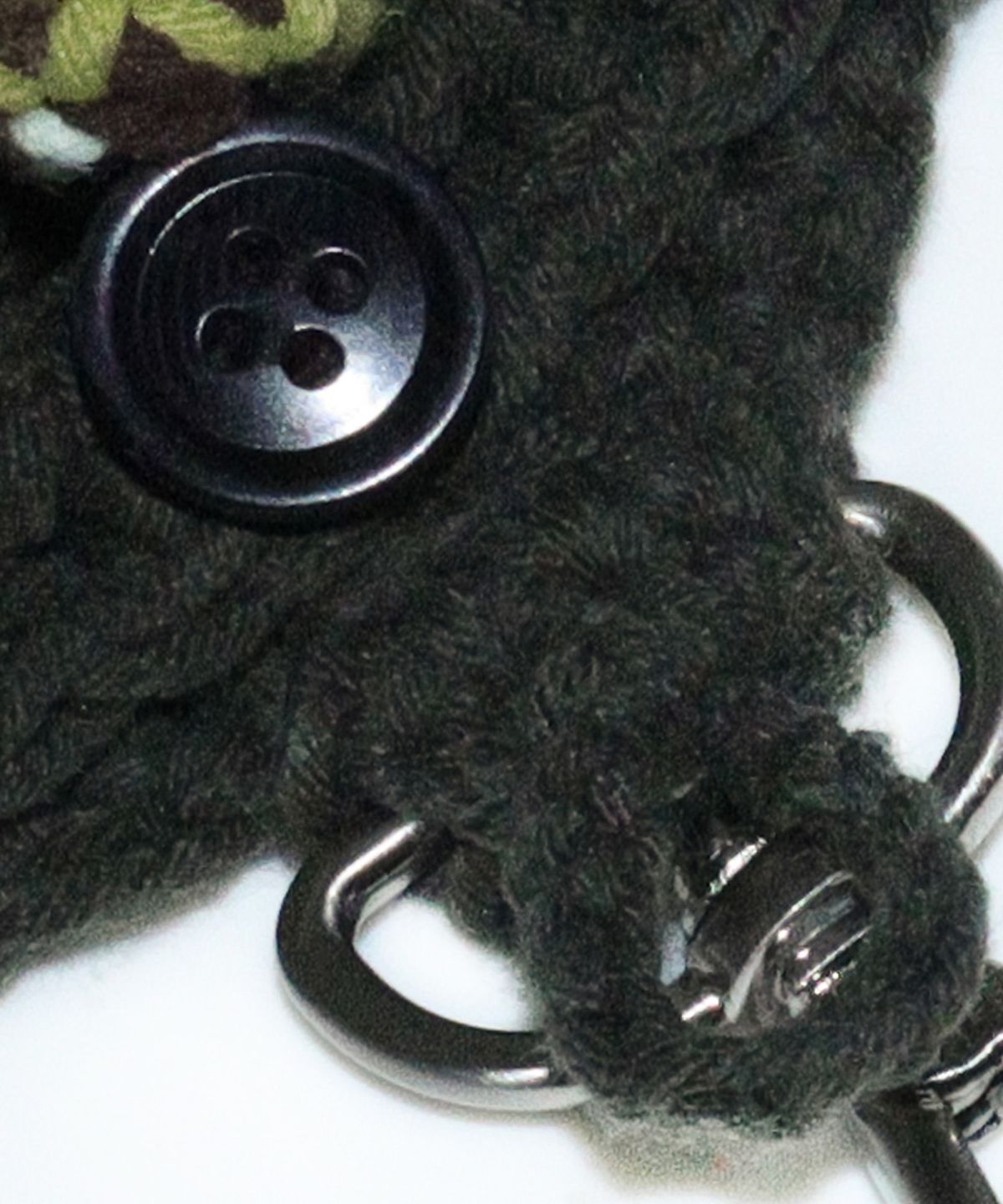 이우가마카라스(IUGAMAKARAS) Crochet Mini Pouch (Avocado)
