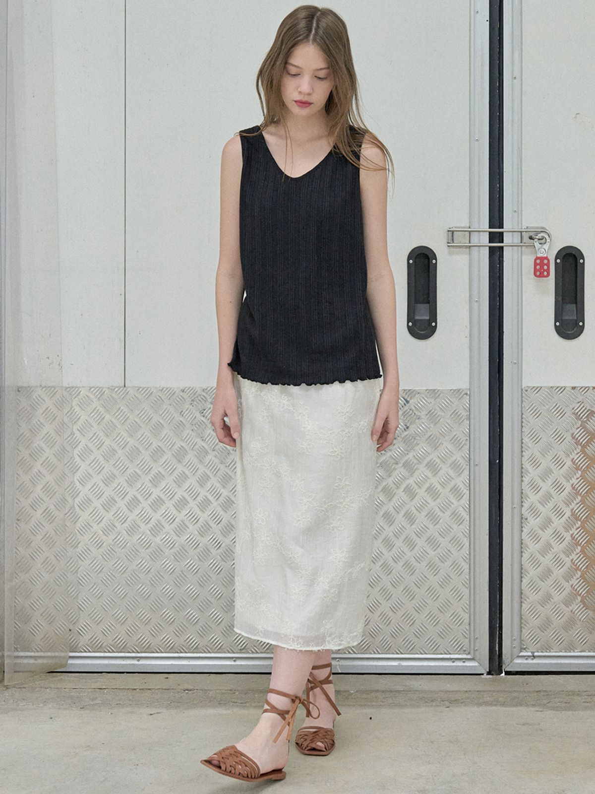아방(AVANT-G) Knit Sleeveless Top - BLACK