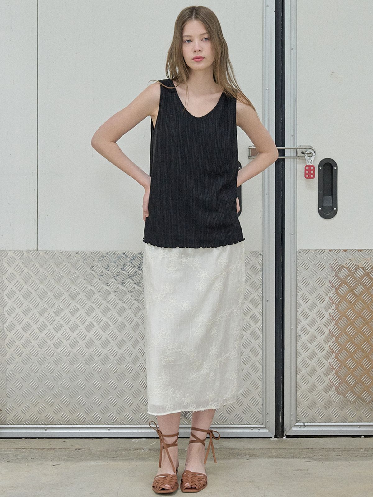 아방(AVANT-G) Knit Sleeveless Top - BLACK
