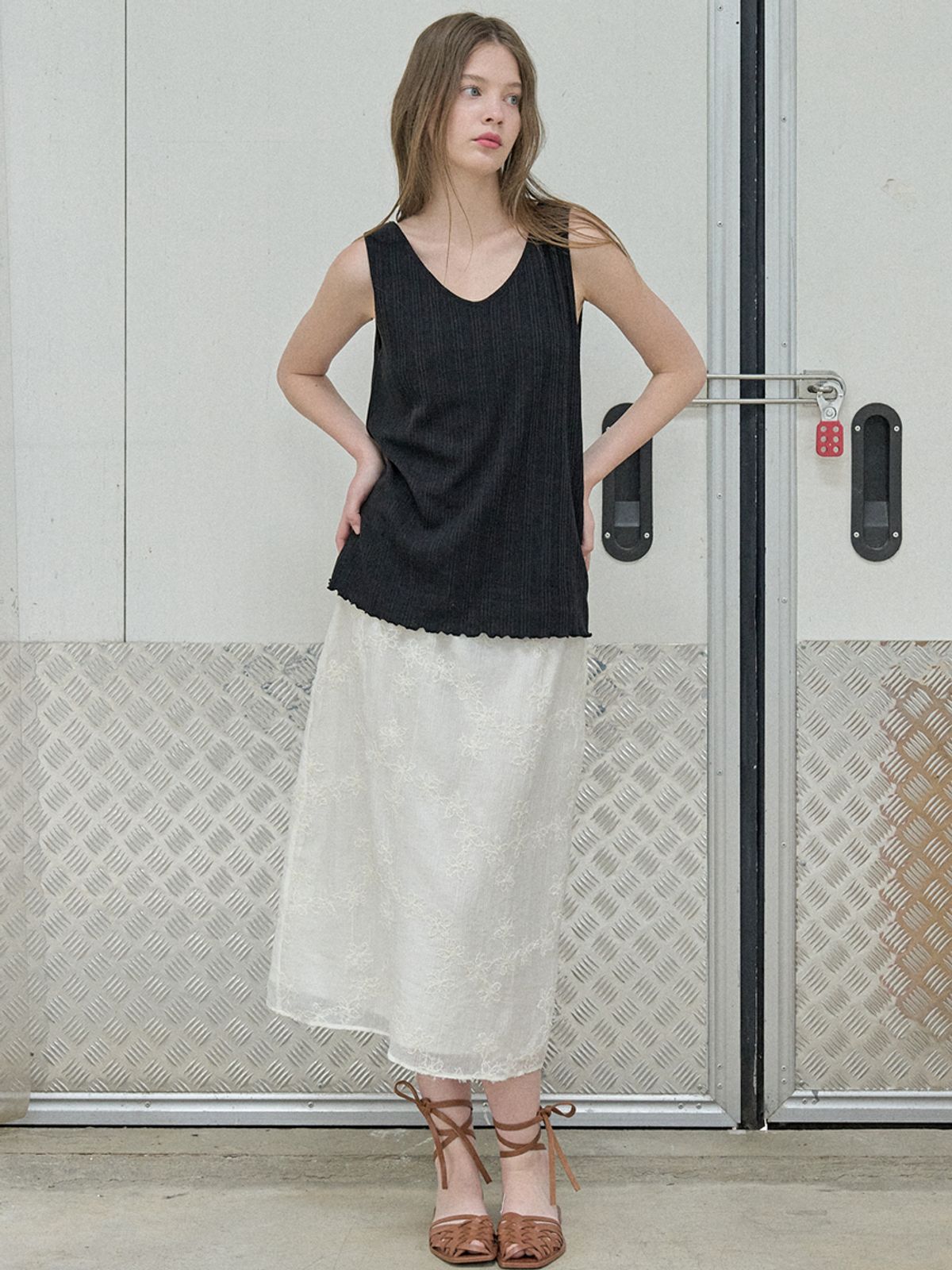아방(AVANT-G) Knit Sleeveless Top - BLACK