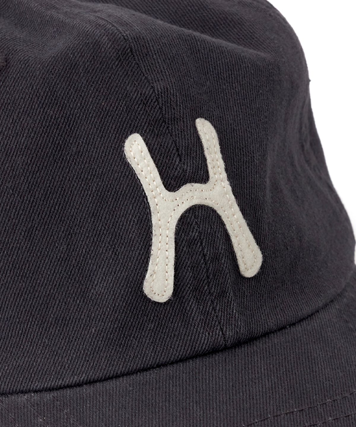 헬로 선라이즈(HELLO SUNRISE) H Logo Cotton Ball Cap_Charcoal