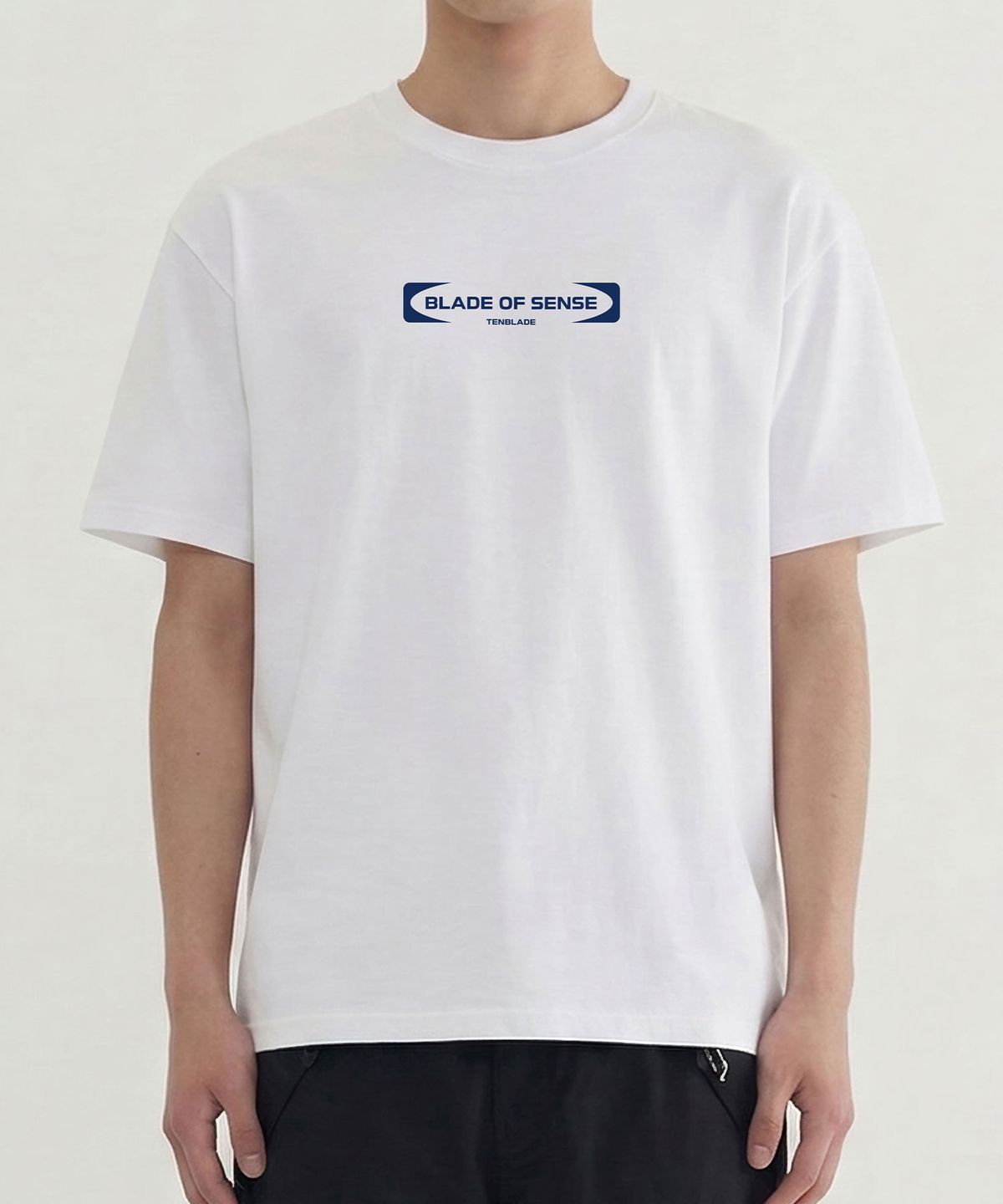 텐블레이드(TENBLADE) 블레이드 센스 세미오버핏 로고 티셔츠 (2컬러)