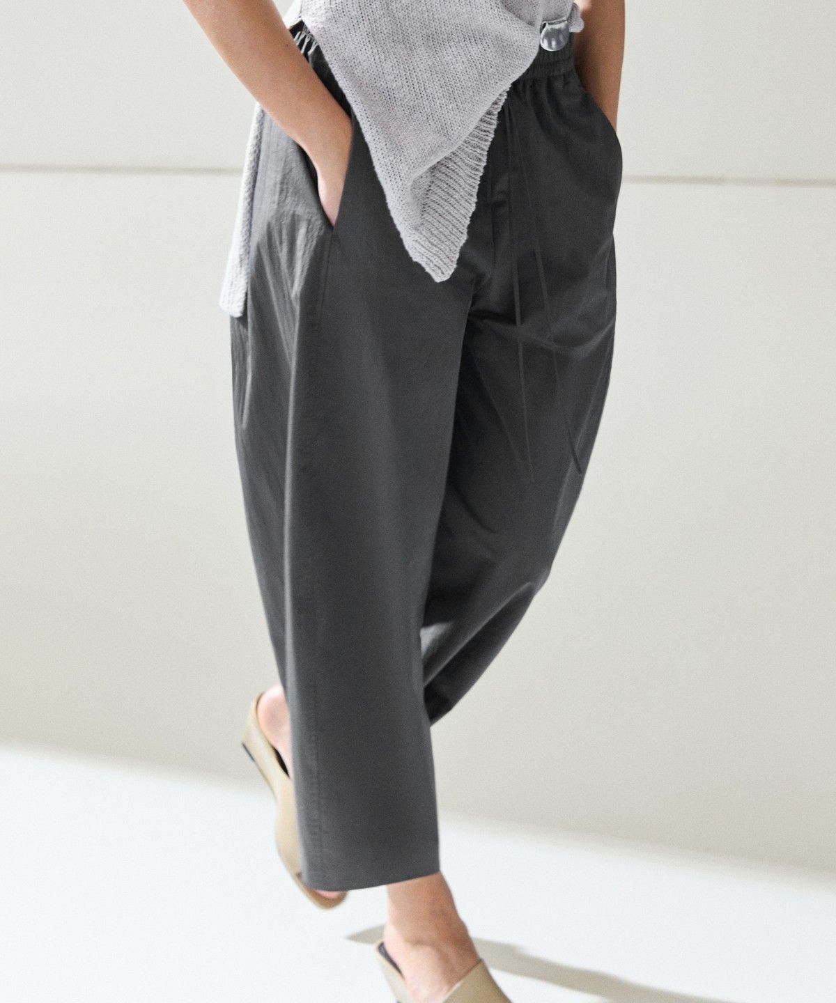마시모두띠(MASSIMO DUTTI) 크롭 테크니컬 배럴 팬츠