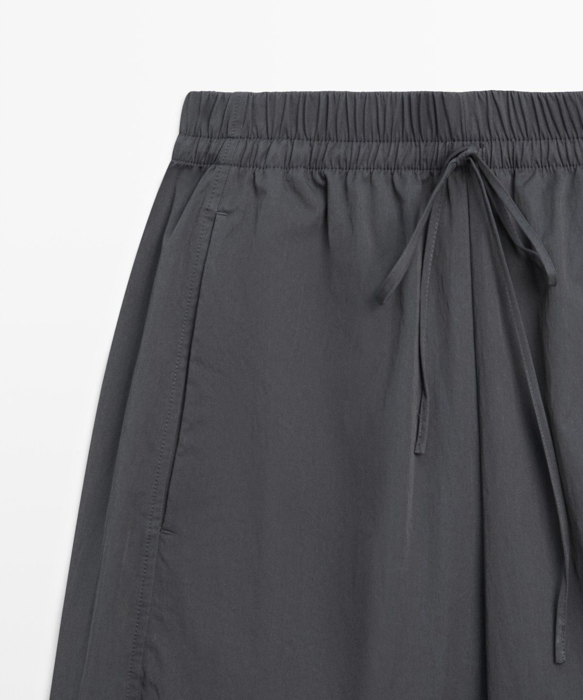 마시모두띠(MASSIMO DUTTI) 크롭 테크니컬 배럴 팬츠