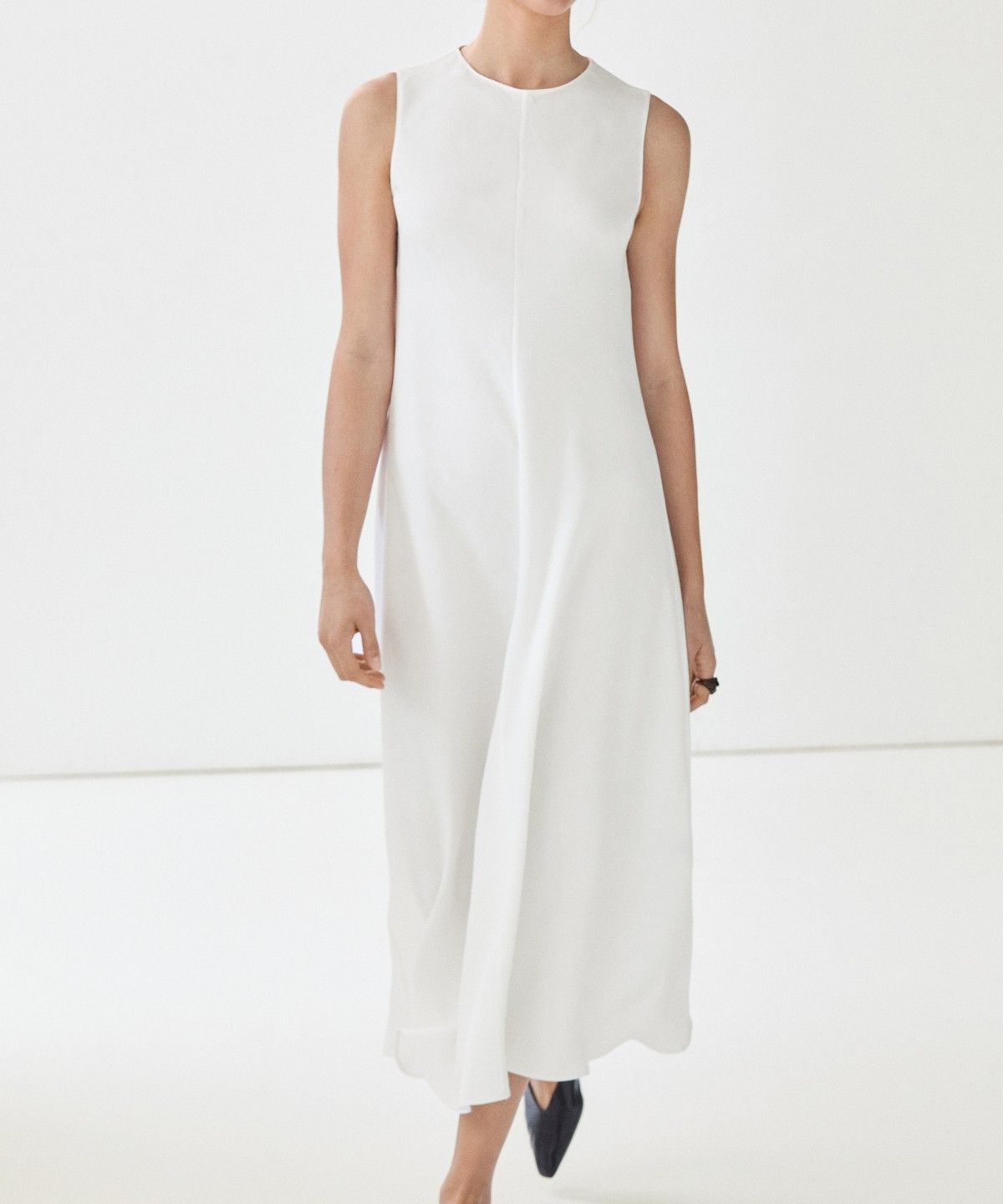 마시모두띠(MASSIMO DUTTI) 린넨 블렌드 플루이드 미디 드레스