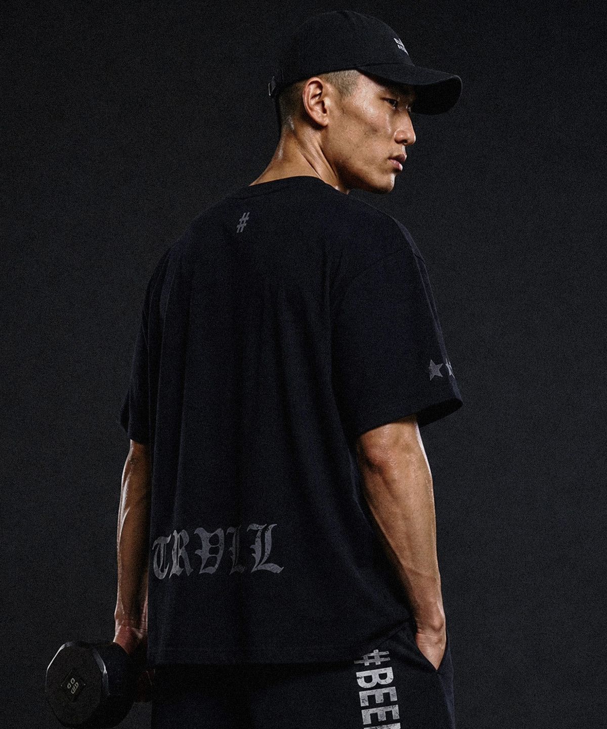 빈트릴(BEENTRILL) 고딕 레터링 오버핏 메쉬 티셔츠(블랙)