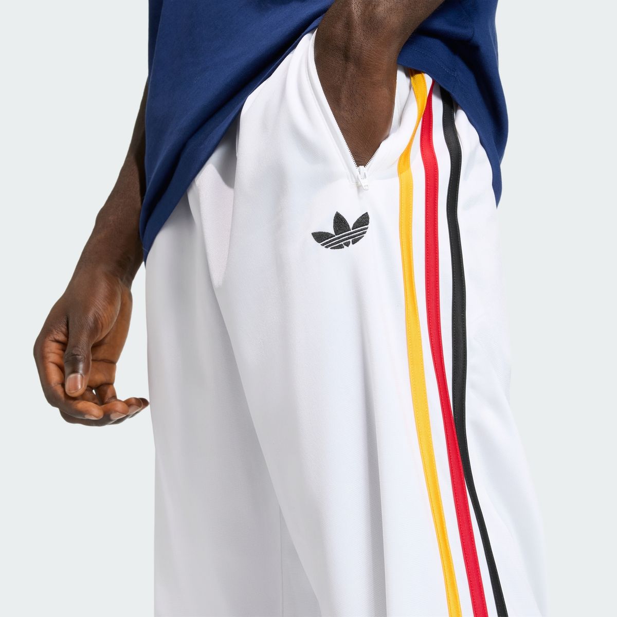아디다스(ADIDAS) 파이어버드 트랙 팬츠 - 화이트:골드:레드 / KD3833