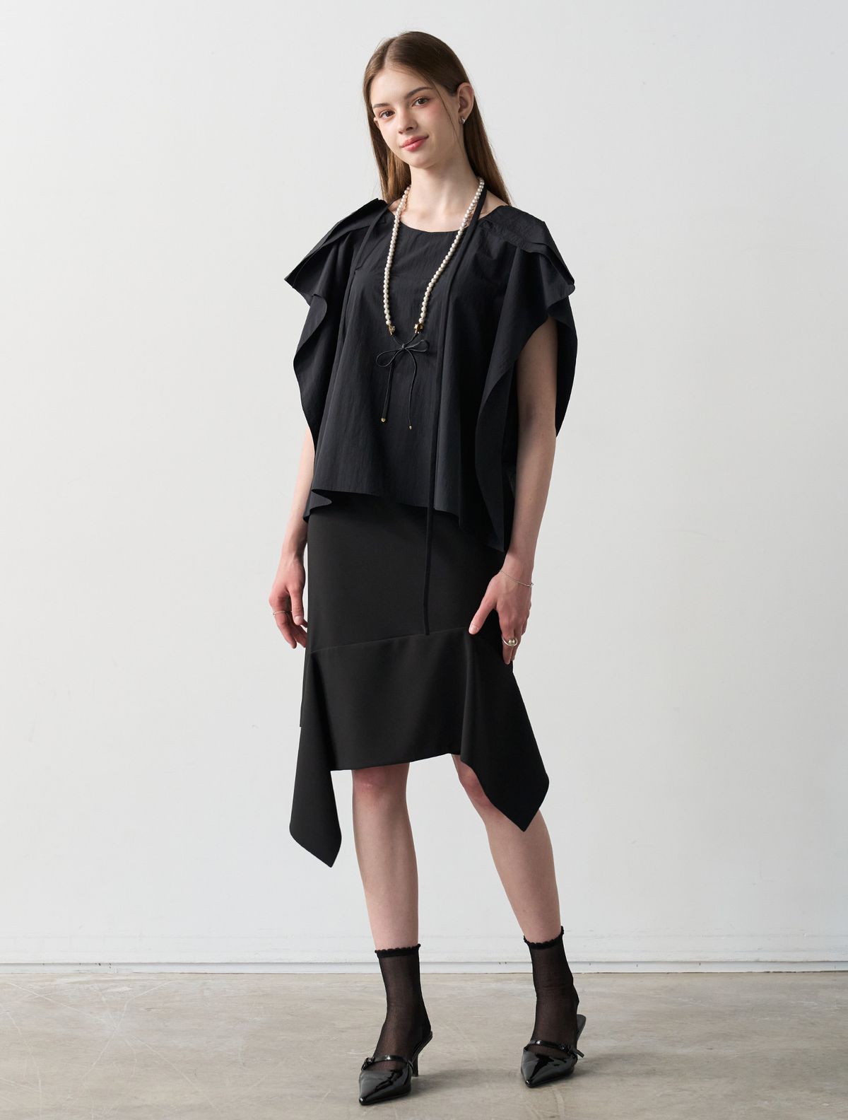 르이엘(LE YIEL) Ribbon Flare Blouse_Black 리본 플레어 블라우스_블랙