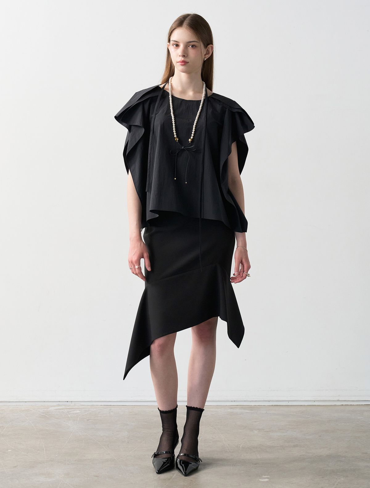 르이엘(LE YIEL) Ribbon Flare Blouse_Black 리본 플레어 블라우스_블랙