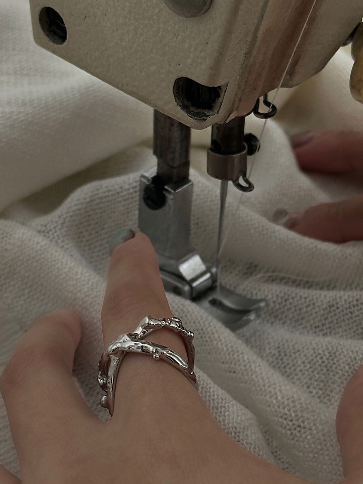 아포엠(APOEM) Pretzel Loop Open Ring