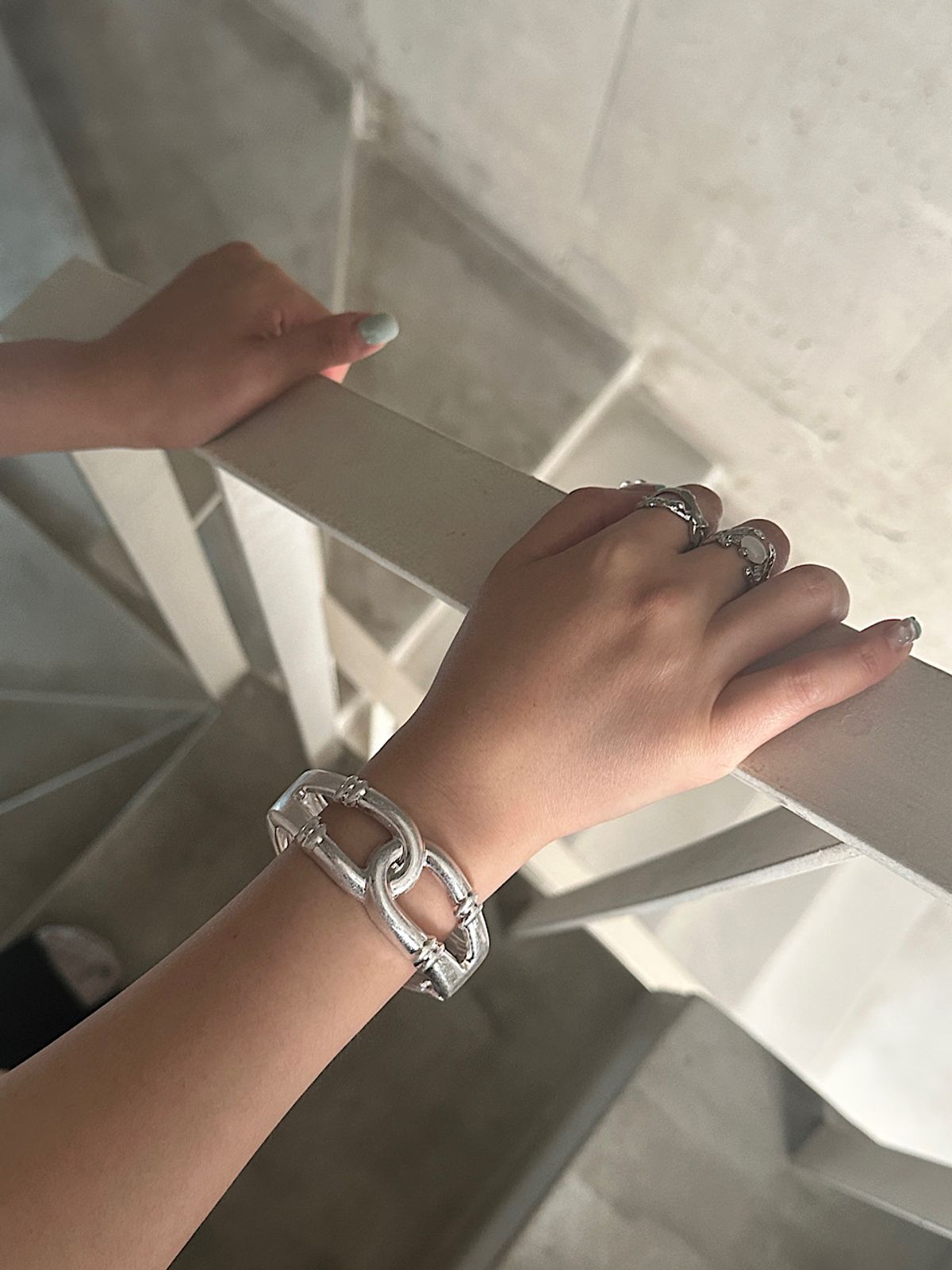 아포엠(APOEM) Soft Orbit Bangle