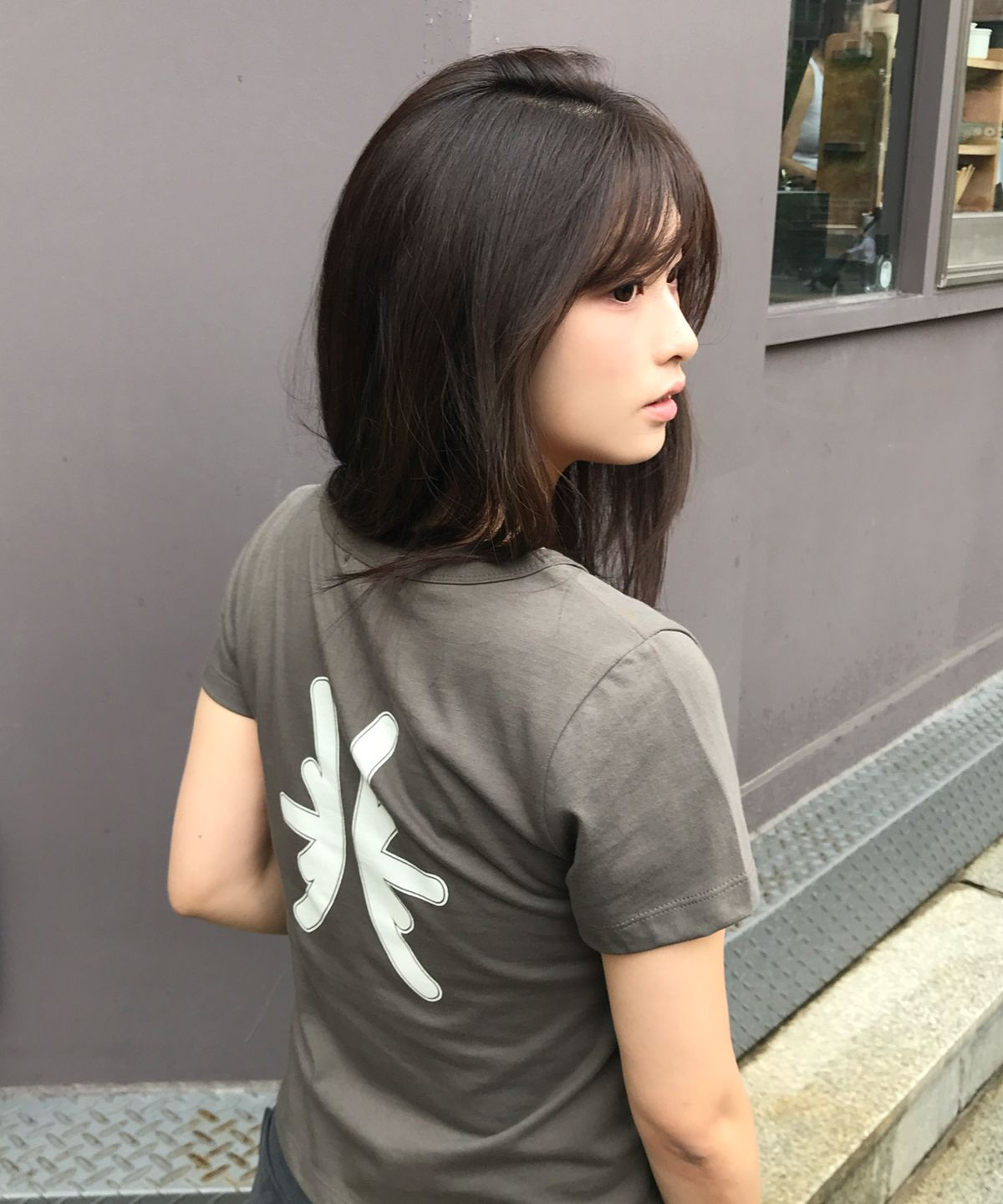 바운더리(BOUNDARY) 데칼코마니 빅로고 백프린팅 반팔티 [카키브라운]