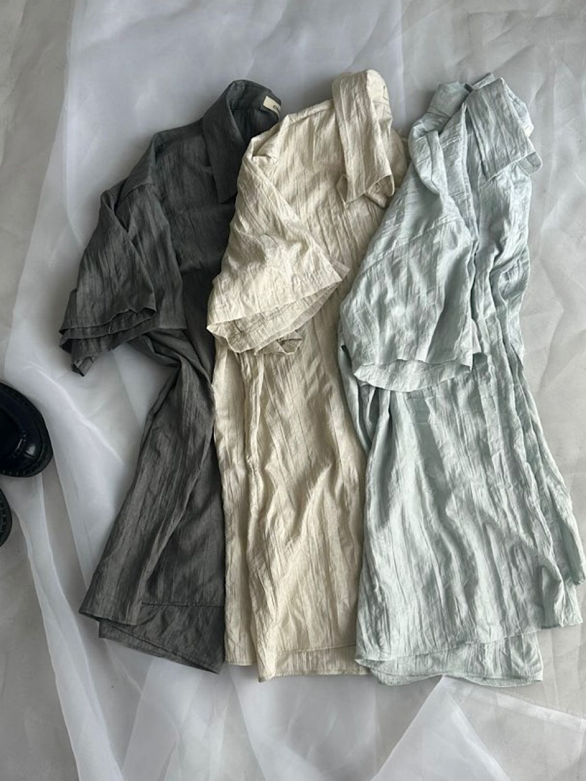 아포엠(APOEM) Soft Crease Blouse Set (3C)