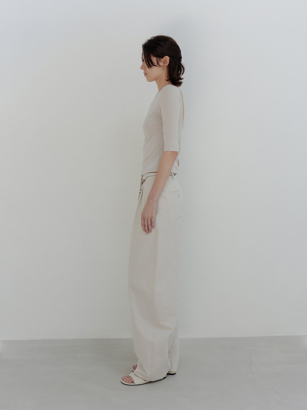 모이아(MOIA) backless cotton t-shirt (mist beige)