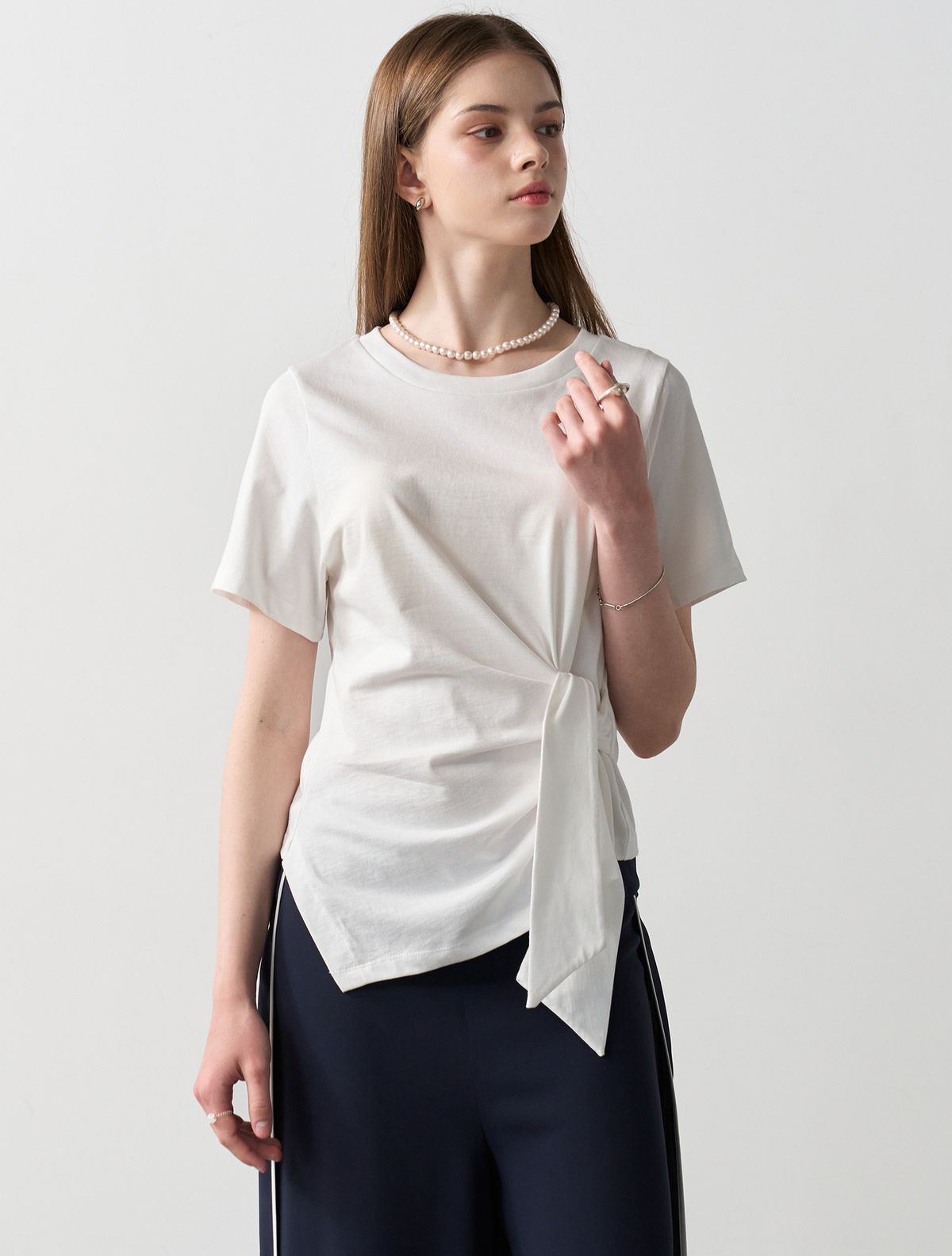 르이엘(LE YIEL) Asymmetric T-Shirt_White 비대칭 티셔츠_화이트