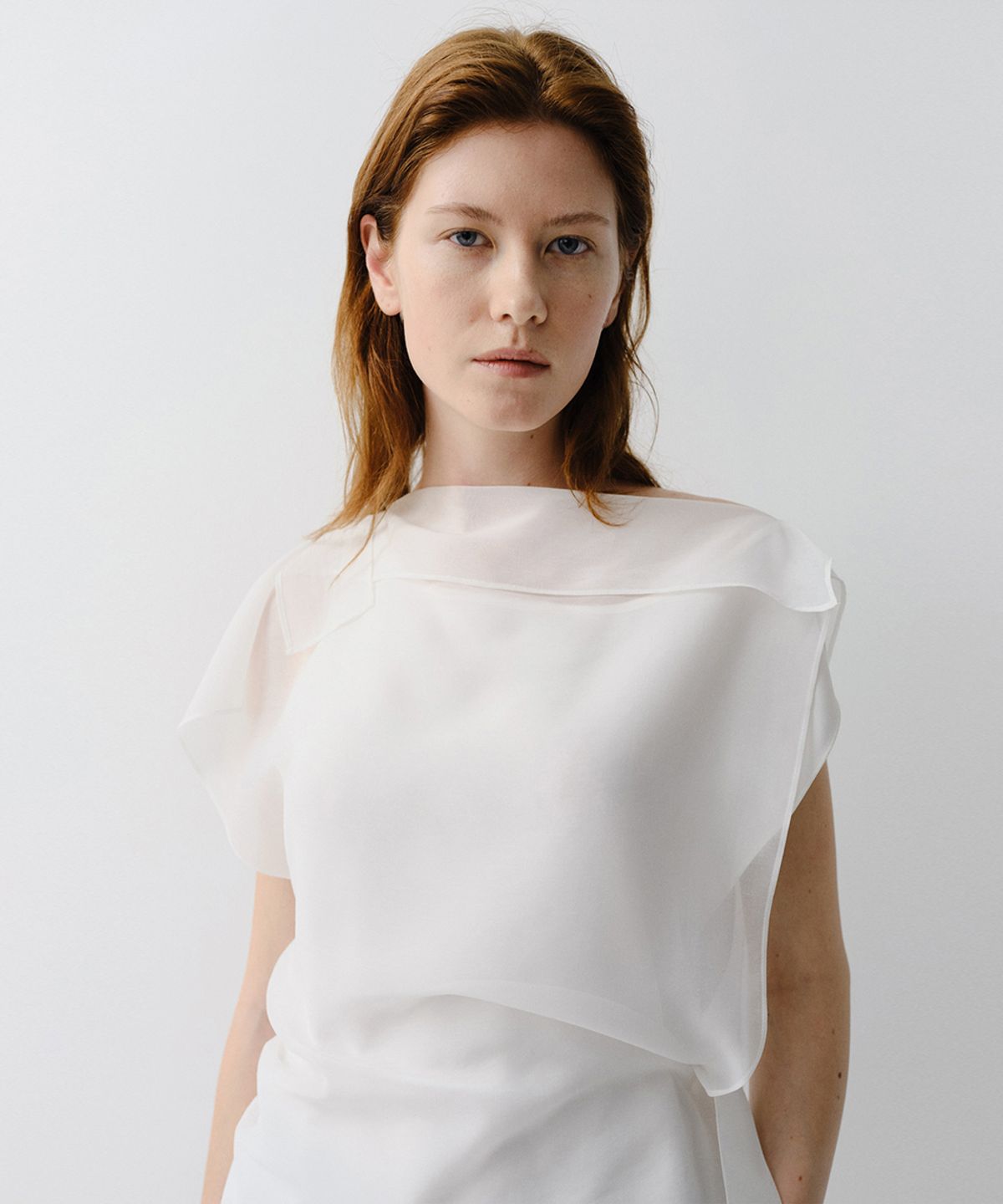 이아(EAAH) RUTH DRAPE LAYERED BLOUSE (IVORY)