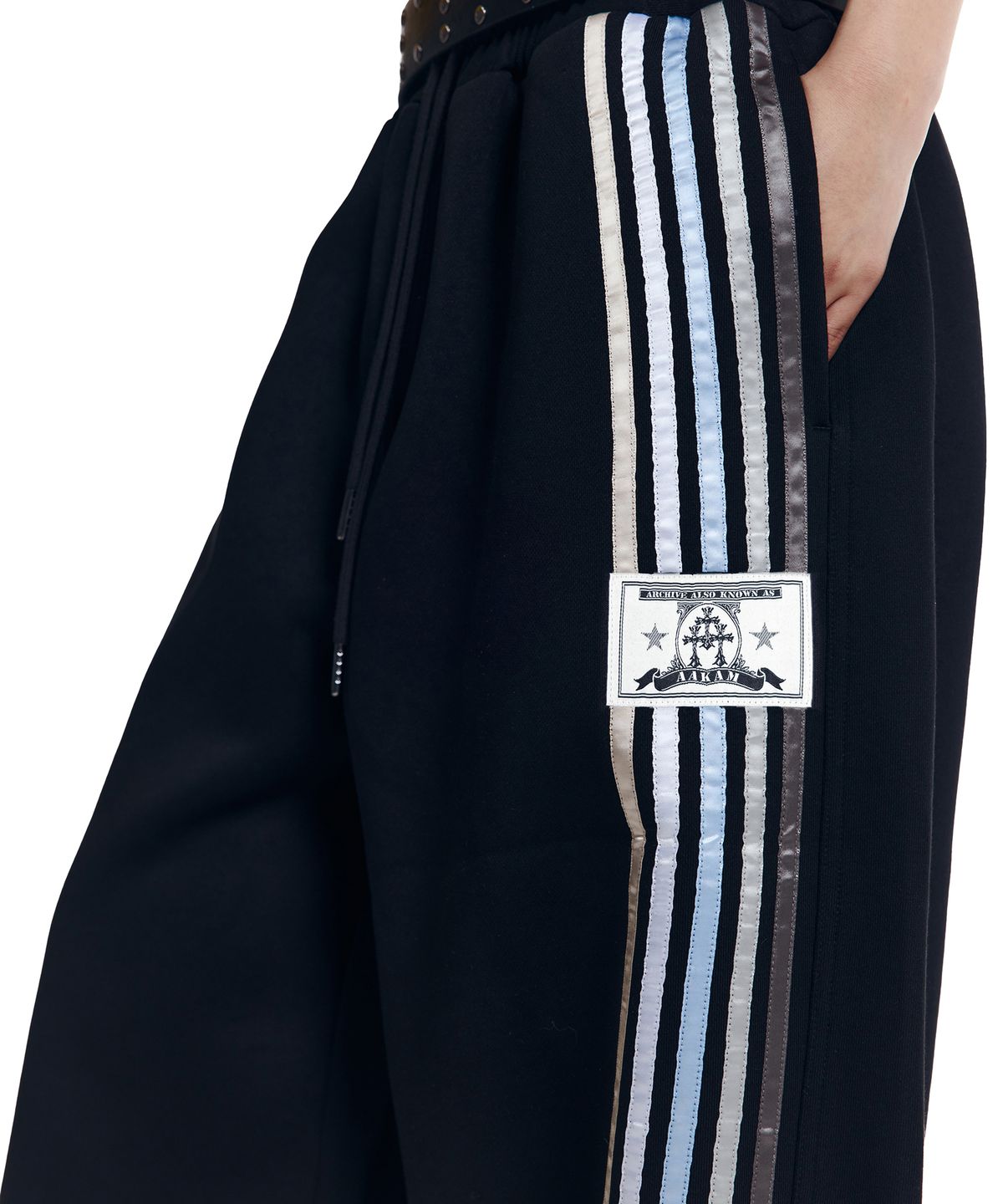 아캄(AAKAM) Line Taped Track Pants (Black)
