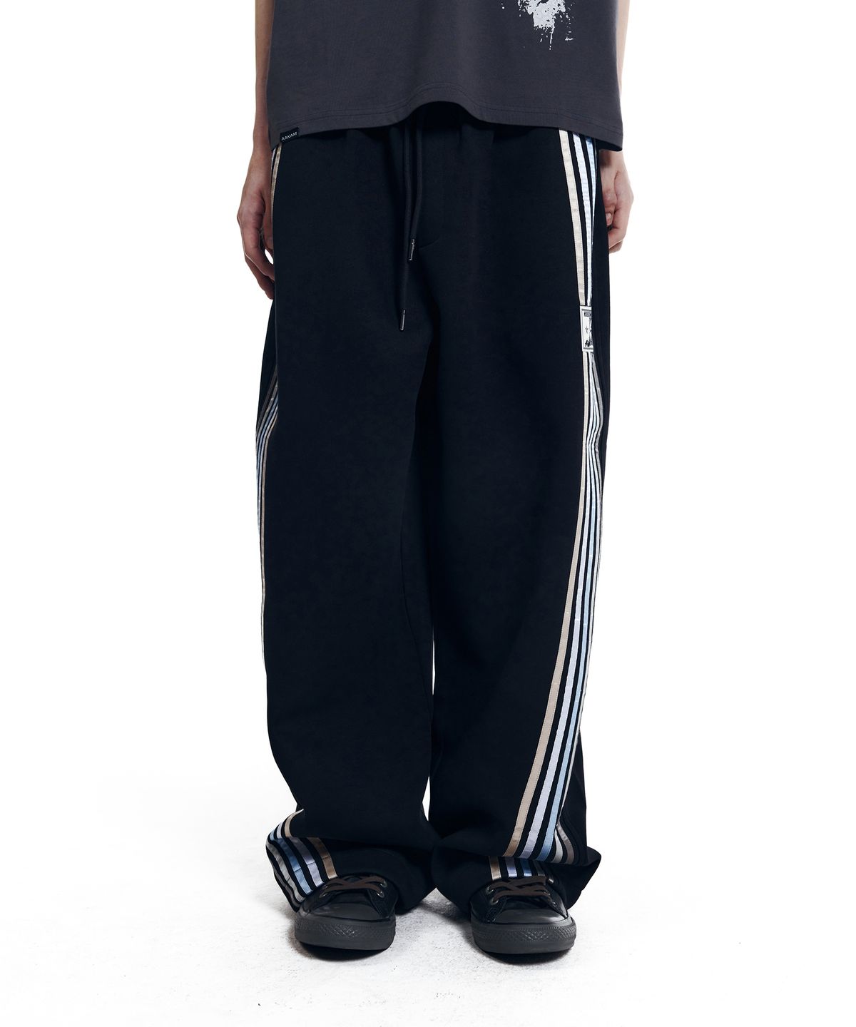 아캄(AAKAM) Line Taped Track Pants (Black)
