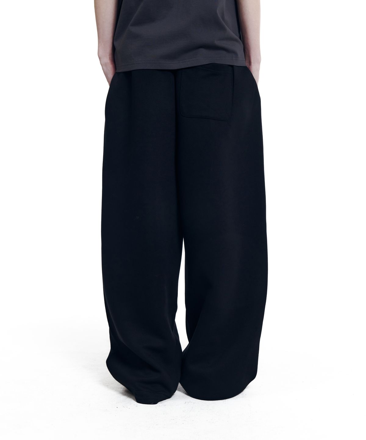 아캄(AAKAM) Line Taped Track Pants (Black)