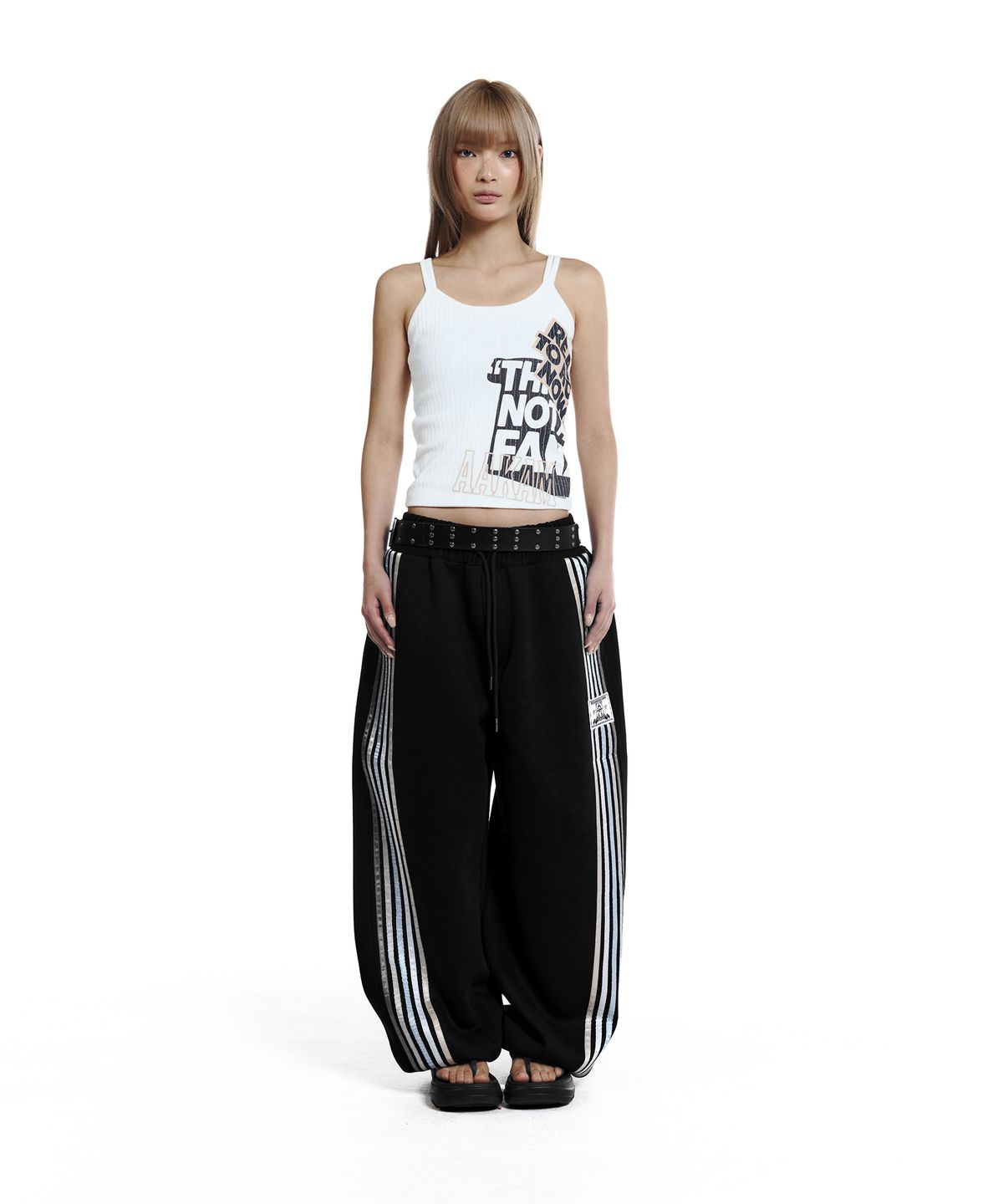 아캄(AAKAM) Line Taped Track Pants (Black)
