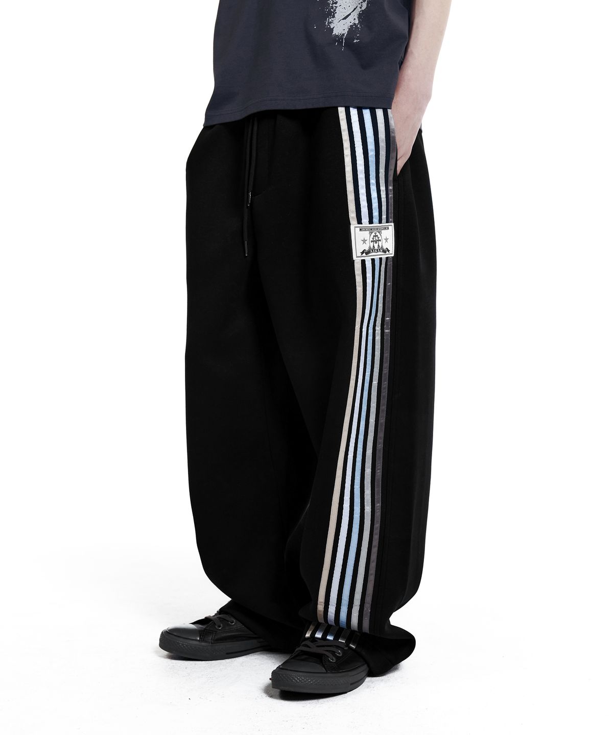 아캄(AAKAM) Line Taped Track Pants (Black)