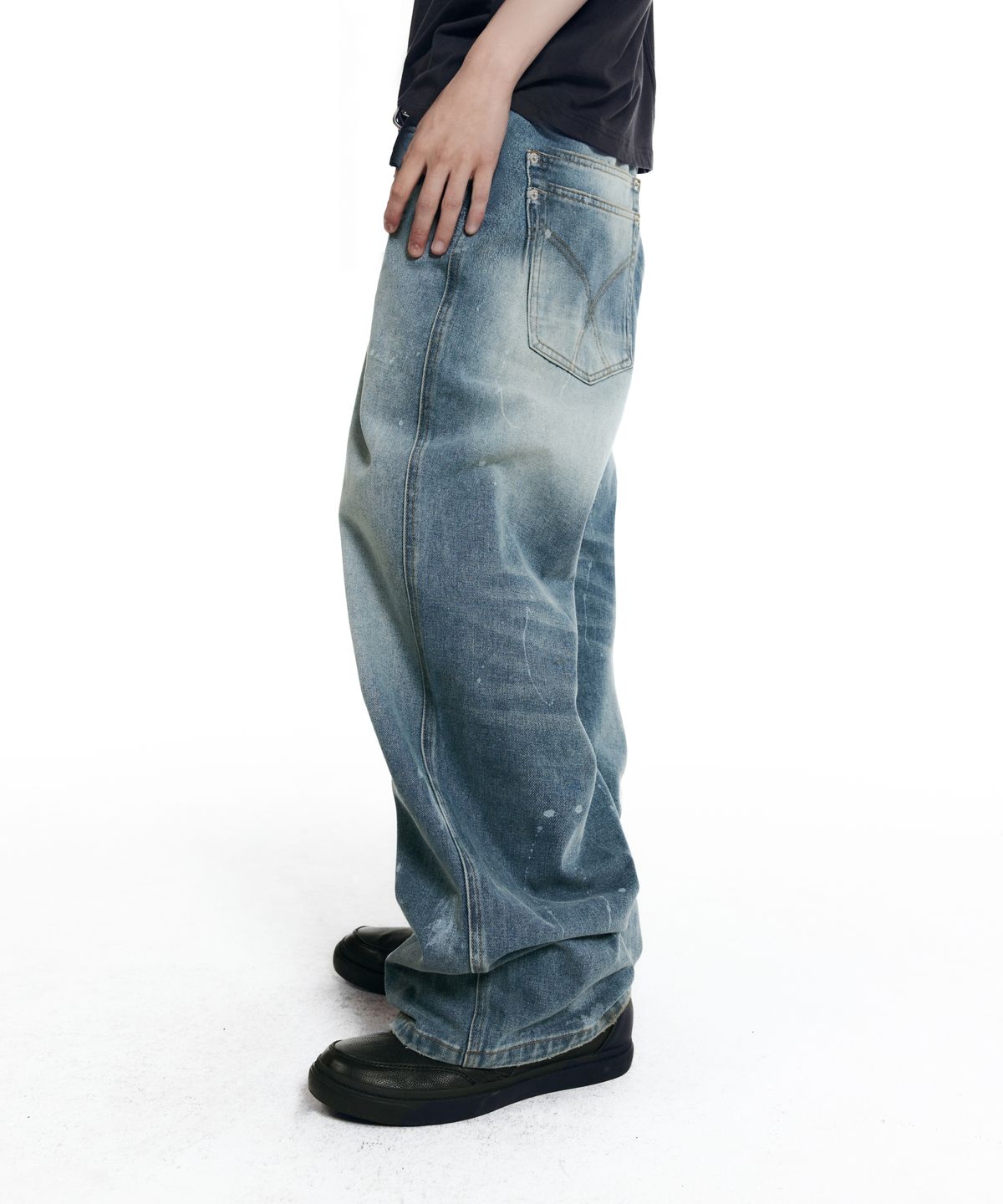 아캄(AAKAM) Splatter Painted Denim Pants (Sky Blue)