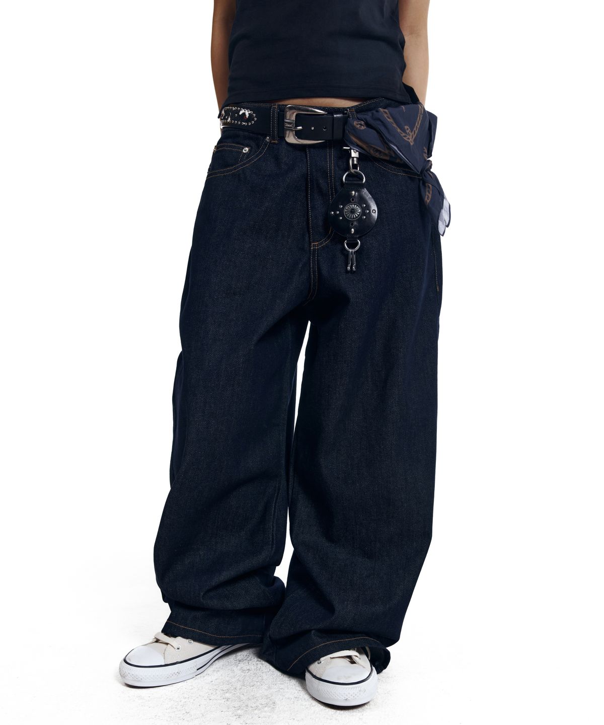 아캄(AAKAM) Leather Label Denim Pants (Blue)