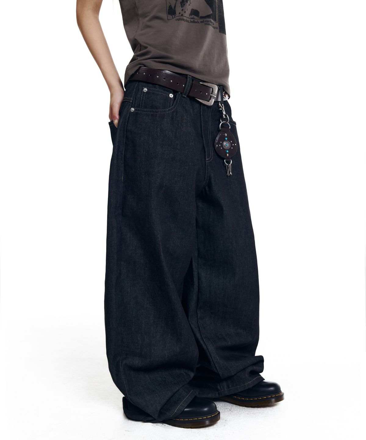 아캄(AAKAM) Leather Label Denim Pants (Black)