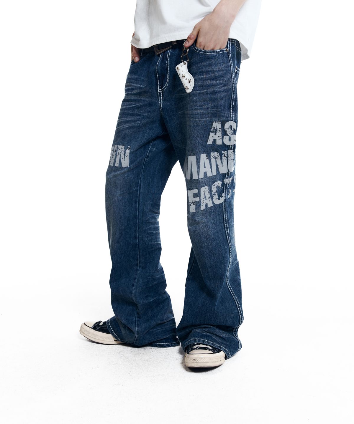 아캄(AAKAM) Typo Flare Denim Pants (Blue)
