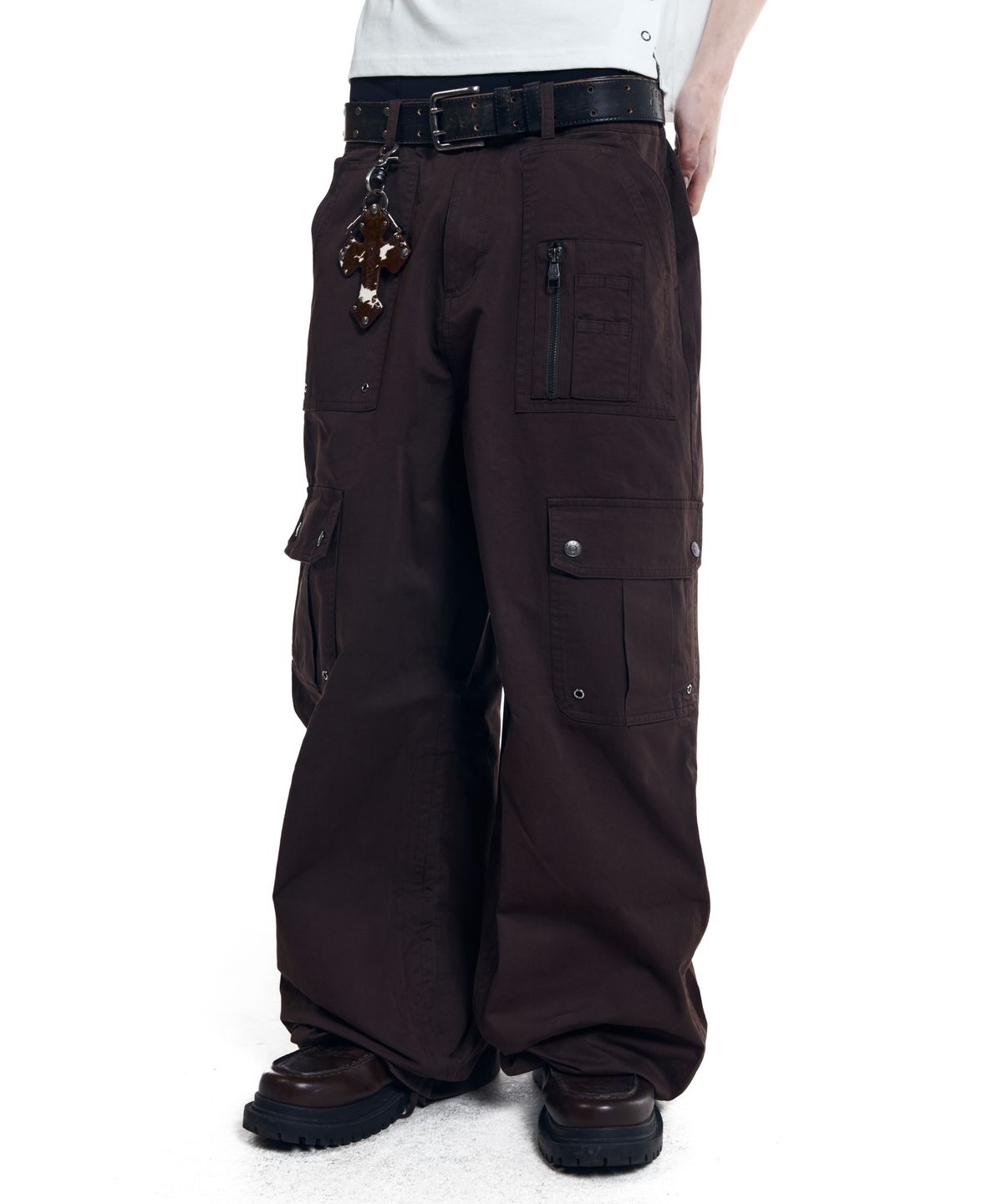 아캄(AAKAM) Shirring Utility Cargo Pants (Brown)