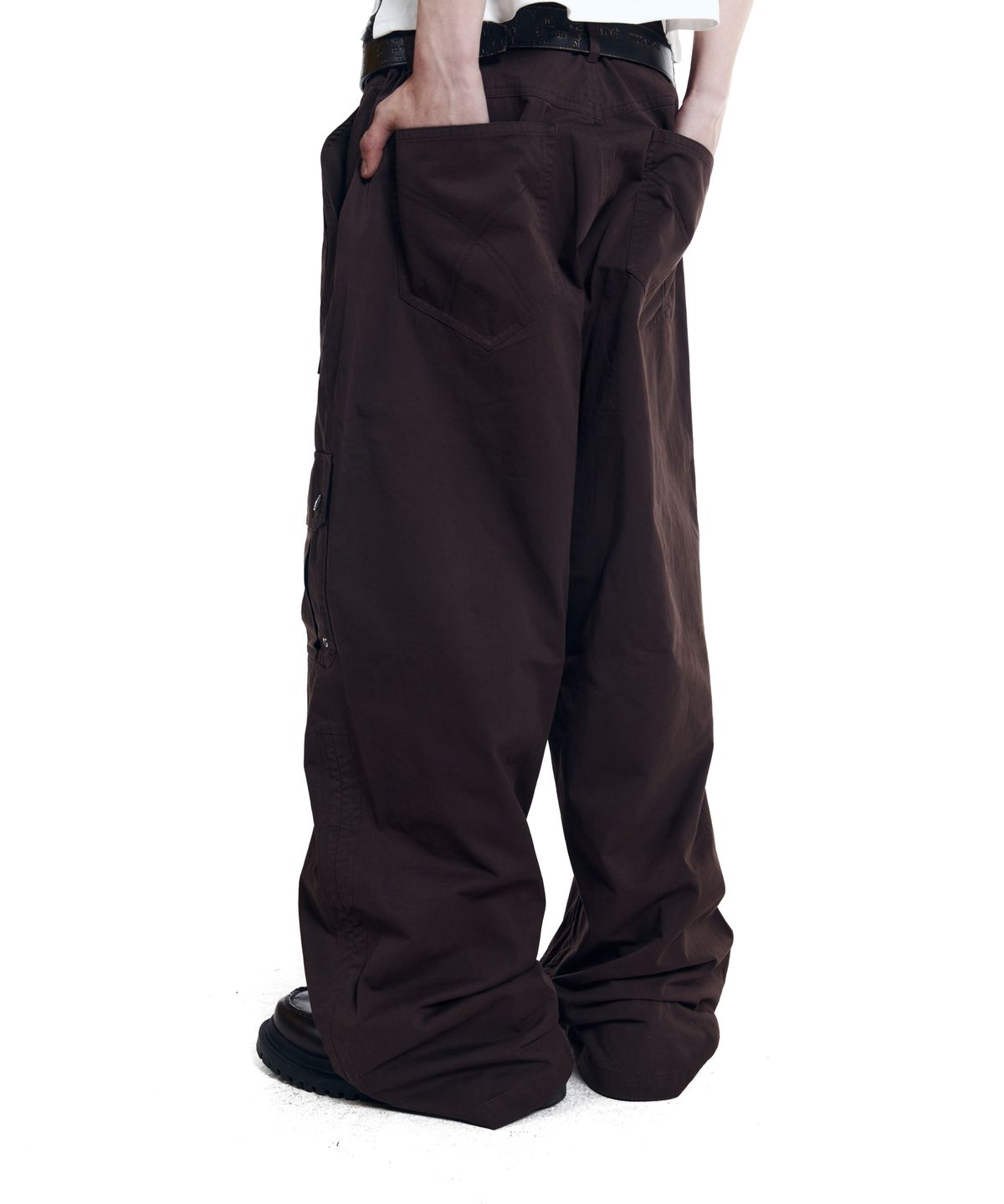 아캄(AAKAM) Shirring Utility Cargo Pants (Brown)