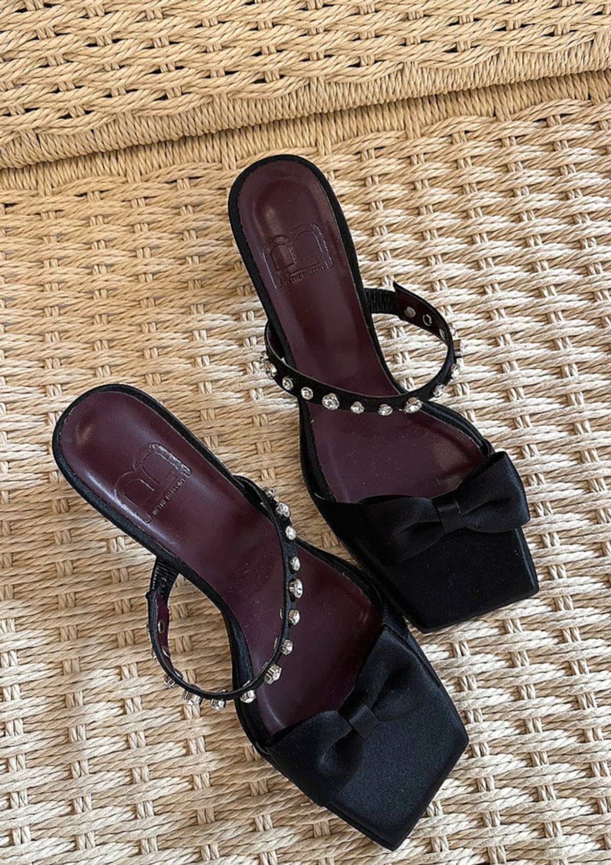 인더발코니(IN THE BALCONY) 25 SS VOGUE