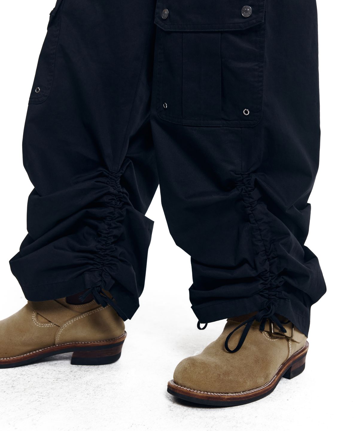 아캄(AAKAM) Shirring Utility Cargo Pants (Black)