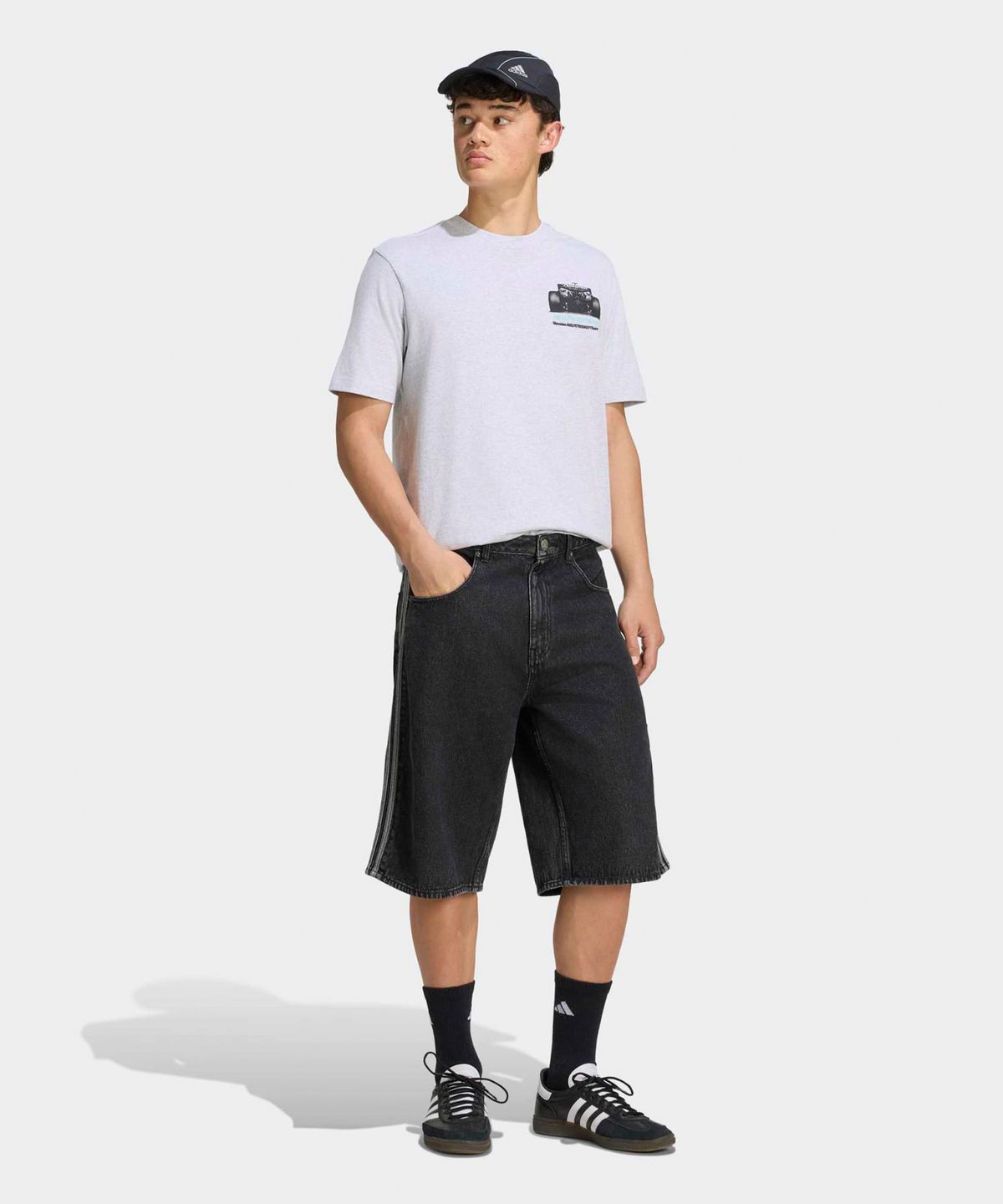 아디다스(ADIDAS) 메르세데스 AMG 페트로나스 F1 팀 그래픽 티셔츠 - 라이트그레이 / HY8001