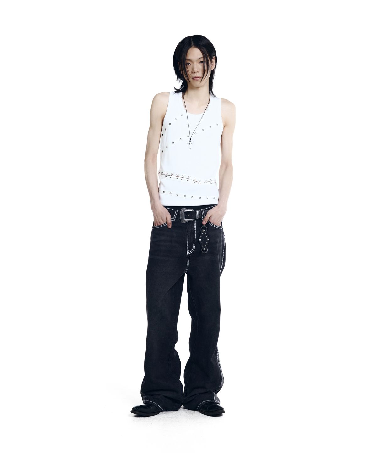 아캄(AAKAM) Metal Piercing Sleeveless (White)