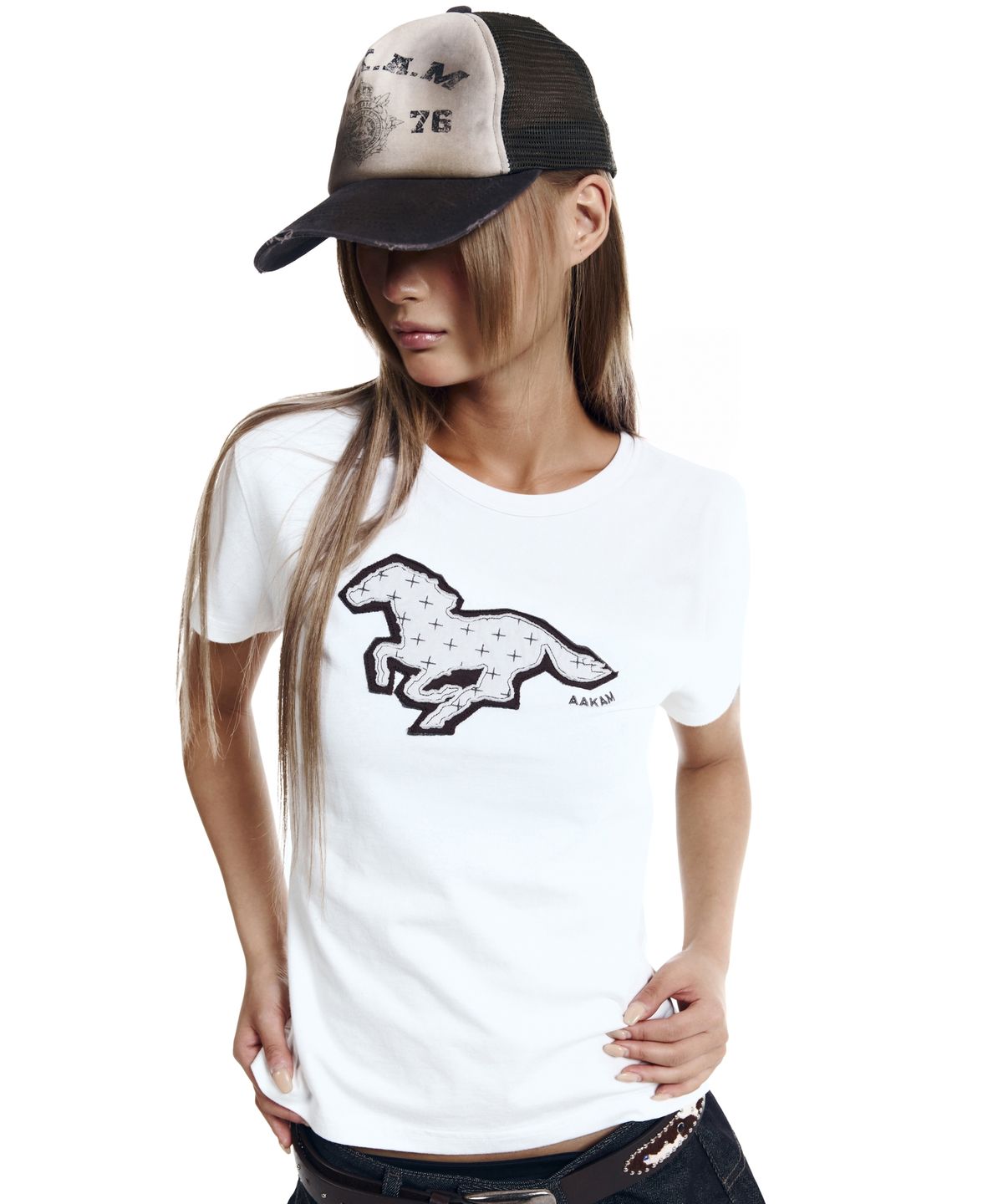 아캄(AAKAM) Sprint Horse Half Top (White)