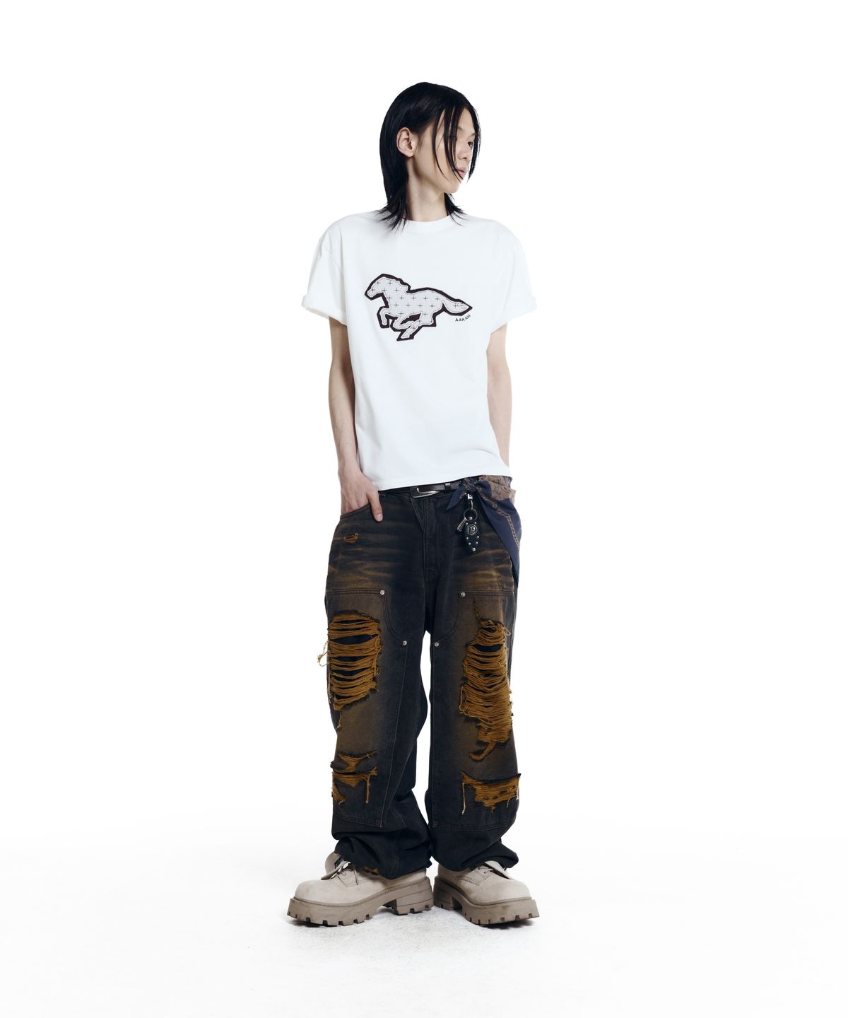 아캄(AAKAM) Sprint Horse Half Top (White)